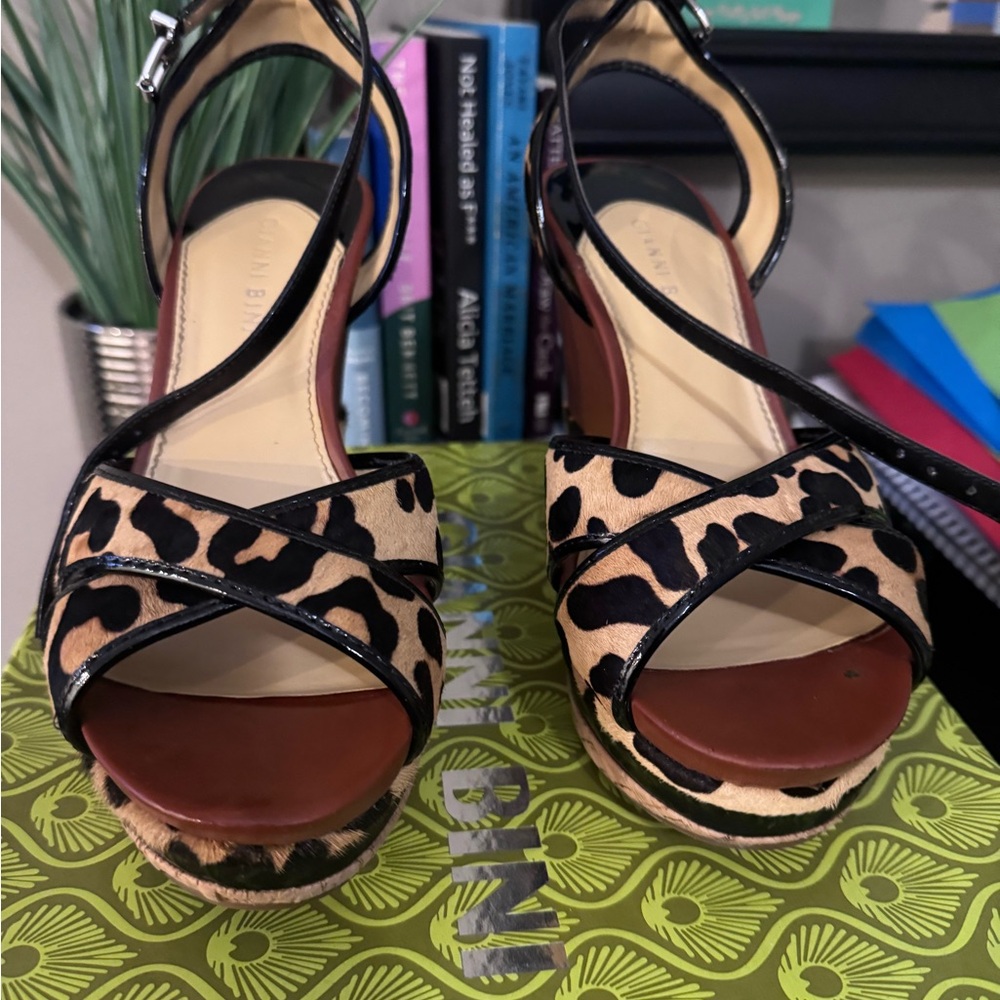 Gianni Bini Black and Tan Platform Shoes - Picture 3 of 11